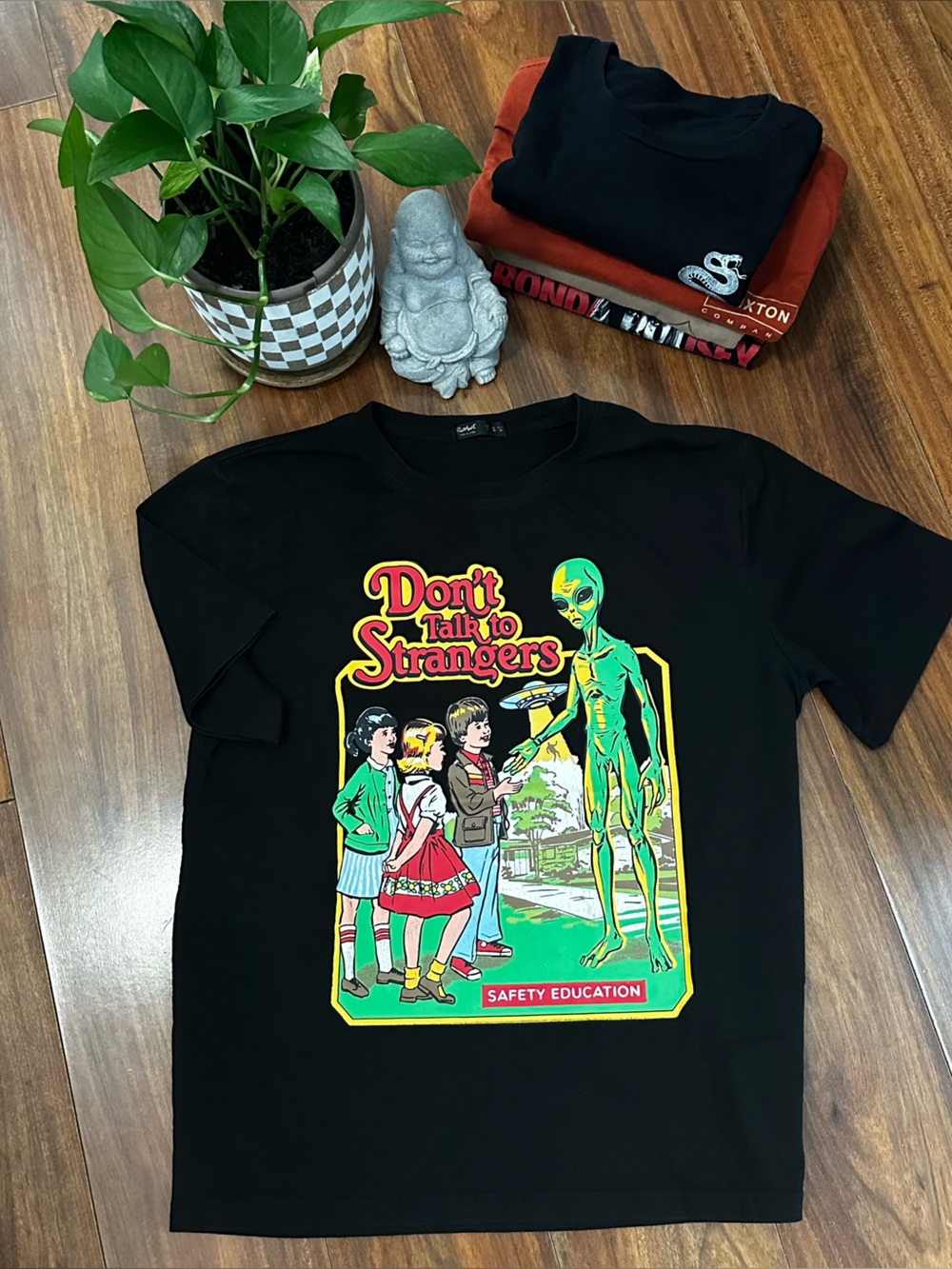 ROMWE "Don't Talk to Strangers" Alien Safety Education Graphic T-Shirt Men Small